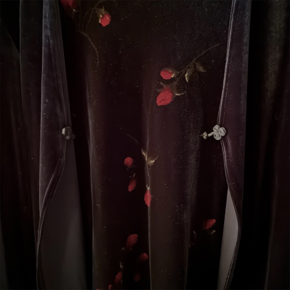 Vintage Kathie Lee Layered Black Velvet Tunic with Red Roses ~ Size Large - Picture 7 of 7